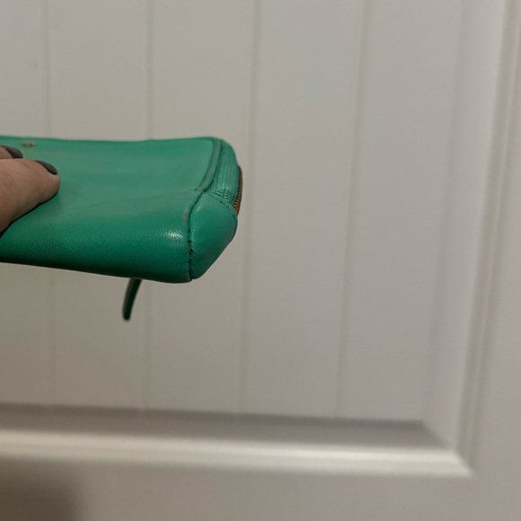 Kate Spade Staci Green Medium L-Zip Wristlet - Picture 4 of 9